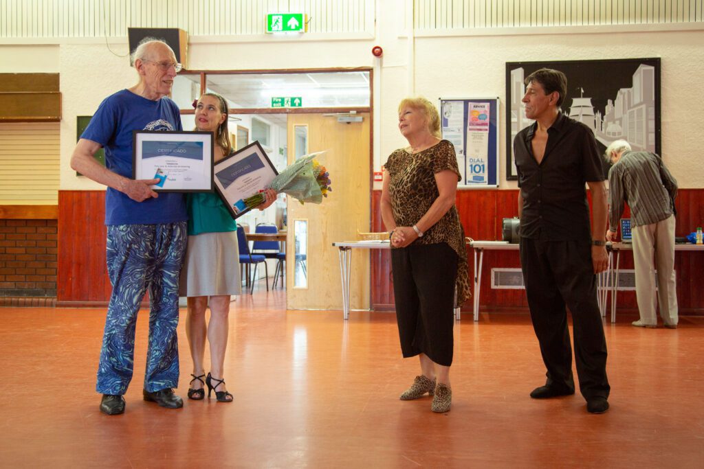 Tony and Anita receiving the award from Monica Romero with Omar Ocampo Photo by Iona Marina @ioanamarincaphoto