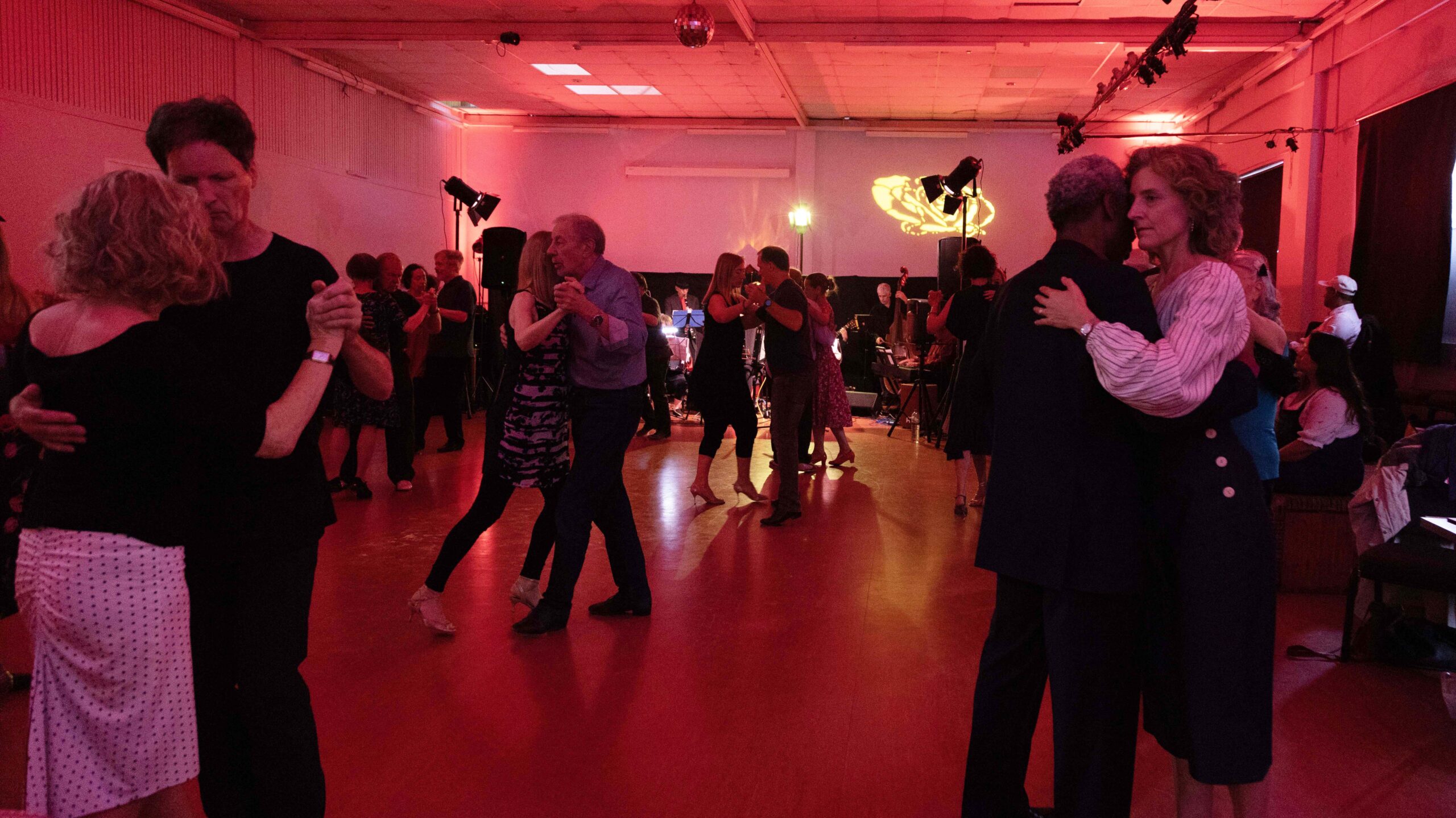 Orchestra plus dancers red 2